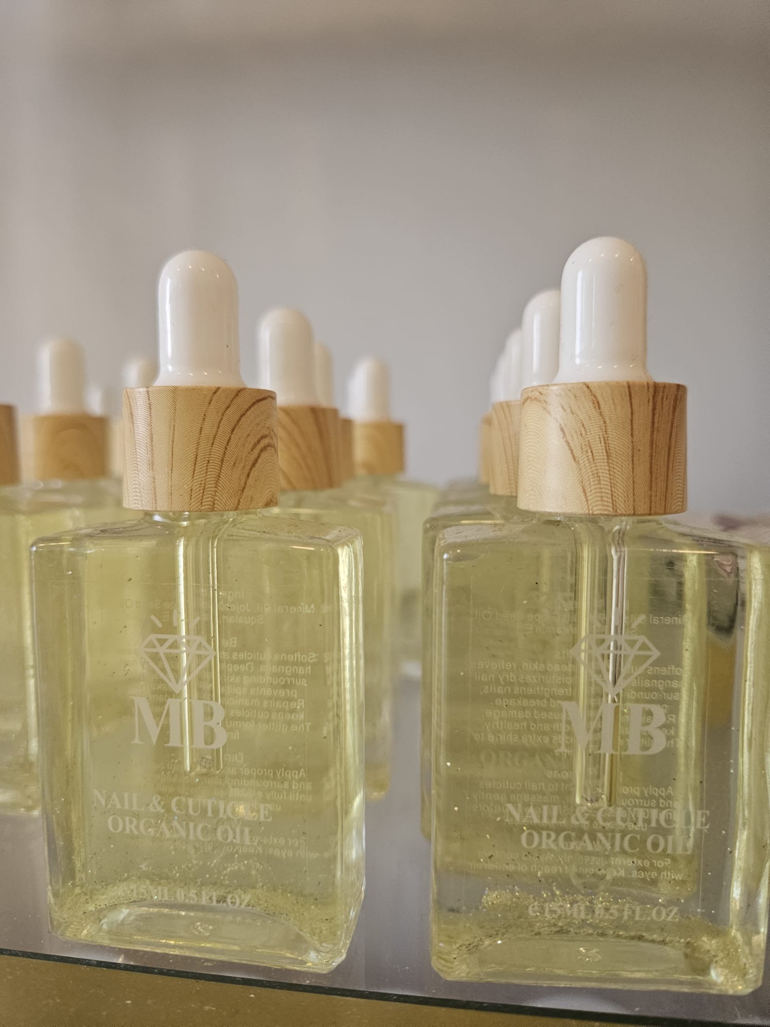 MB Nail & Cuticle Organic Oil i glasflaskor med träkork